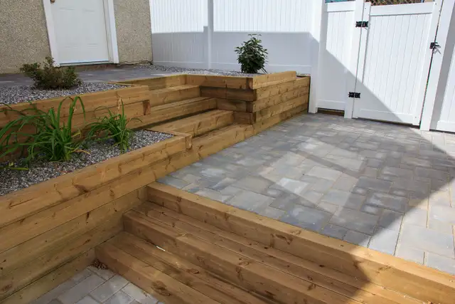 Retaining Wall: Wood, Concrete, Paving stones - Photo 2