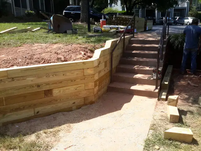 Retaining Wall: Wood, Concrete, Paving stones - Photo 3
