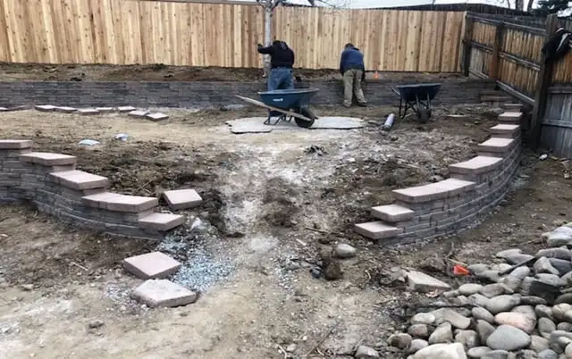 Retaining Wall: Wood, Concrete, Paving stones - Photo 8