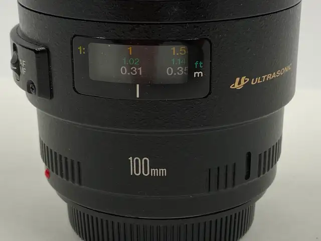 Canon EF 100mm f2.8 Macro Ultrasonic Lens. Like New Condition. - Photo 7