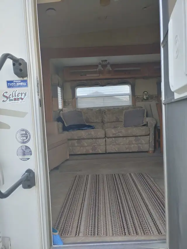 Fifth Wheel Trailer for Sale - Photo 6