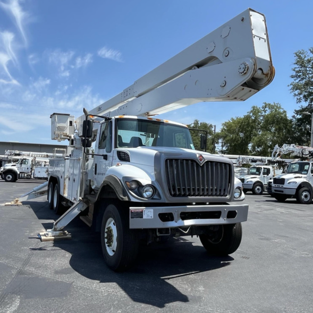 2019 International 7400 Altec A77T Bucket Truck - Photo 2
