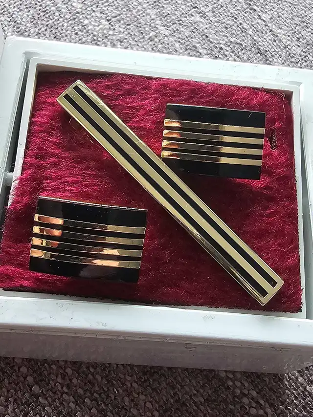 Mens Cufflinks and formal clothing tie clip - Photo 3