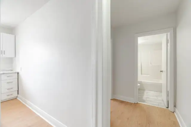 Spacious 2 Bed May 1st $1,495 Free heat & water - Photo 11