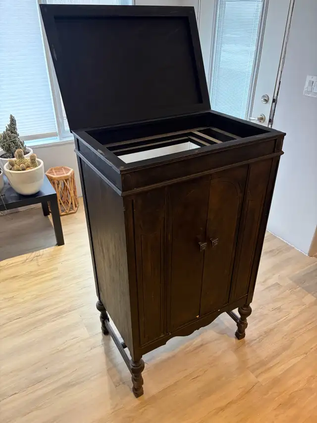 Antique  Cabinet - Photo 2