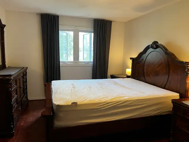 Room for rent steps from Square One - Photo 6