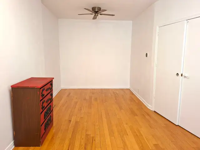 Big Nice Room for Rent - Western Downtown Toronto (Female only) - Photo 3