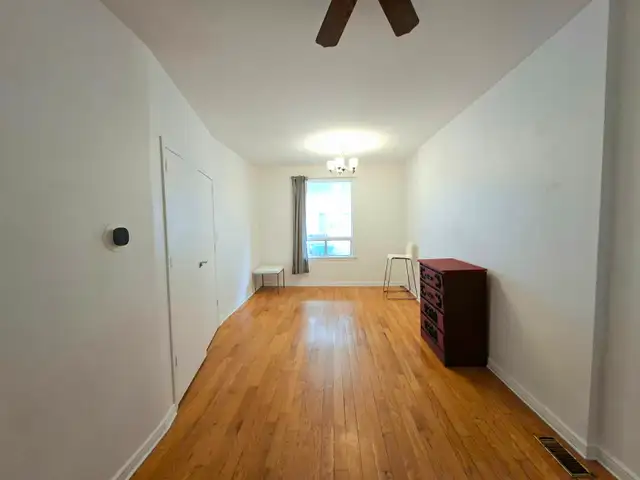 Big Nice Room for Rent - Western Downtown Toronto (Female only) - Photo 4