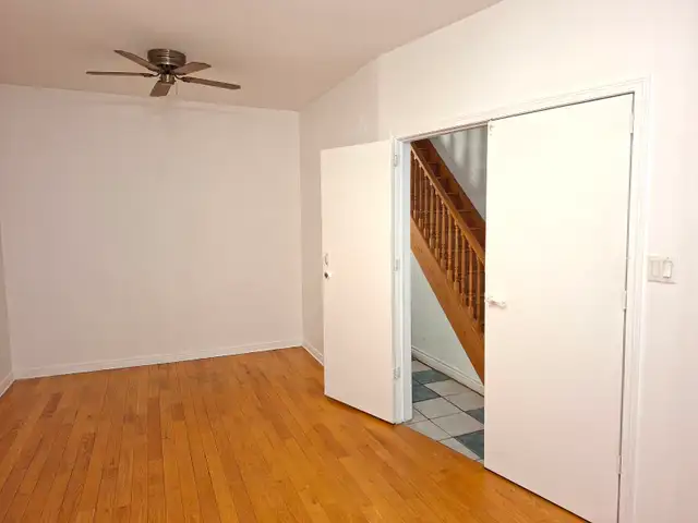 Big Nice Room for Rent - Western Downtown Toronto (Female only) - Photo 5