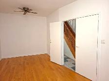 Big Nice Room for Rent - Western Downtown Toronto (Female only) - Photo 5