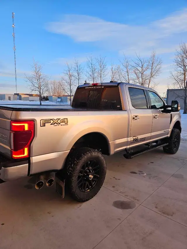 2022 Ford F350 Lariat - Photo 3