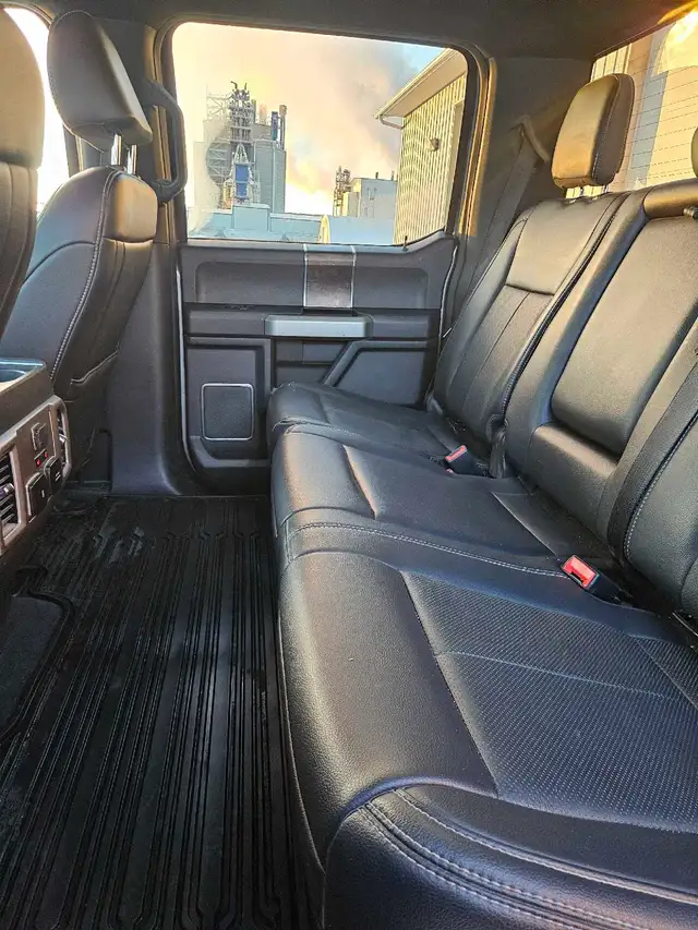 2022 Ford F350 Lariat - Photo 5