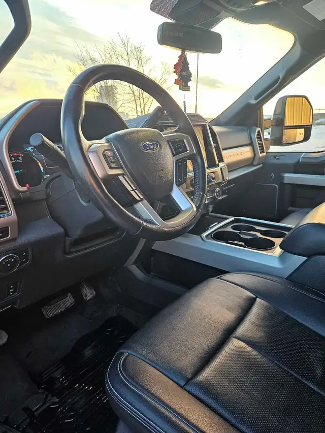 2022 Ford F350 Lariat - Photo 6
