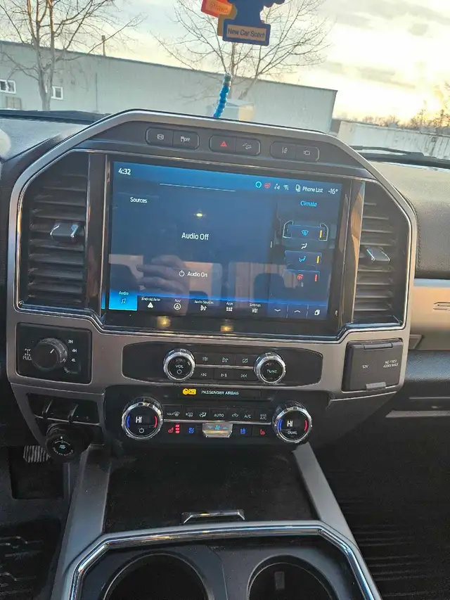 2022 Ford F350 Lariat - Photo 7