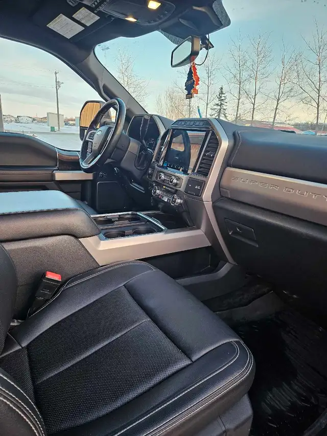 2022 Ford F350 Lariat - Photo 8