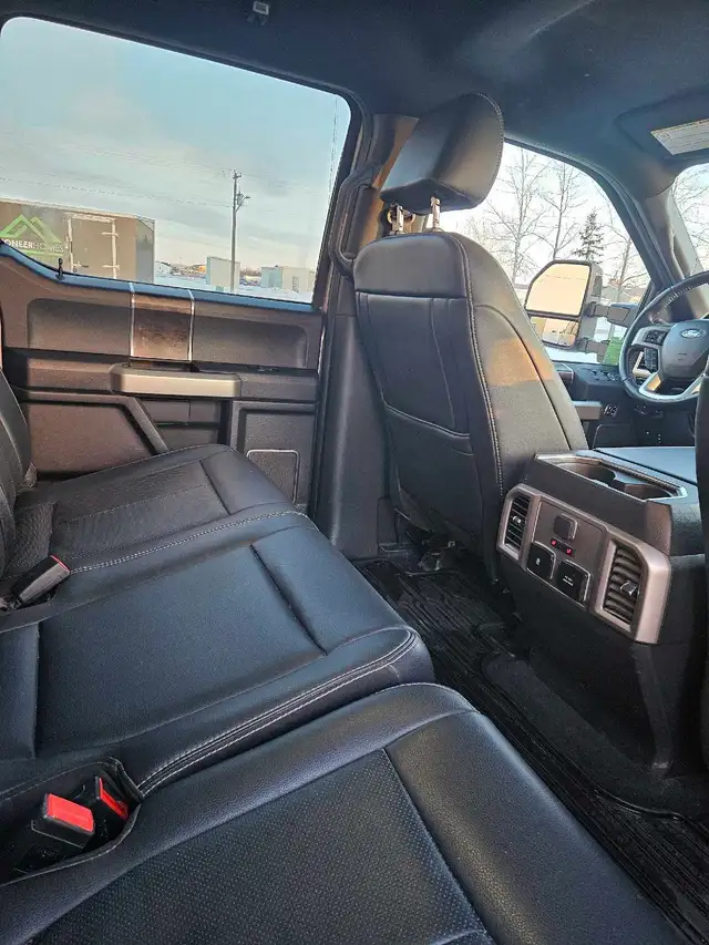 2022 Ford F350 Lariat - Photo 9