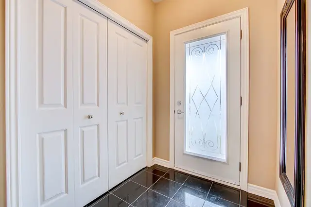 MODERN END-UNIT TOWNHOUSE | FINISHED BASEMENT | PRIME LOCATION - Photo 2