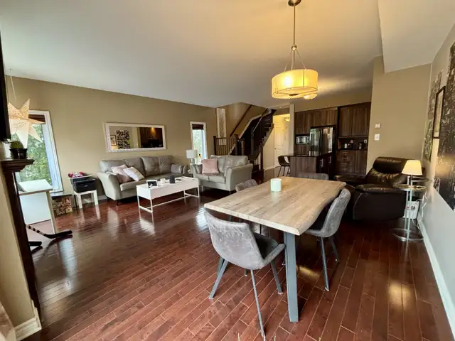 MODERN END-UNIT TOWNHOUSE | FINISHED BASEMENT | PRIME LOCATION - Photo 4