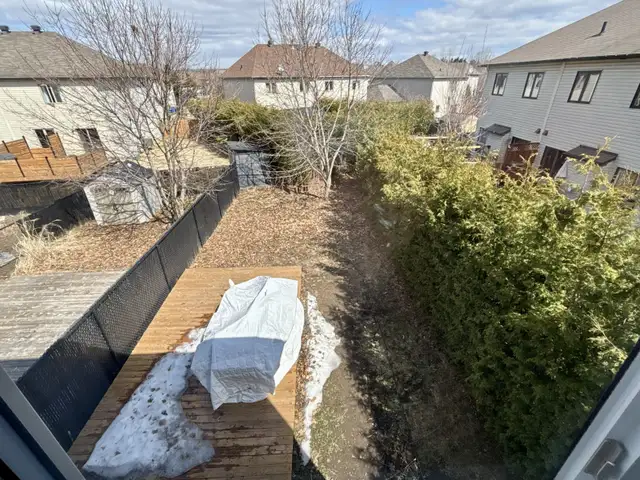 MODERN END-UNIT TOWNHOUSE | FINISHED BASEMENT | PRIME LOCATION - Photo 10