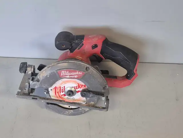 12V 5 3/8' Milwaukee 253020 Circular Saw (30394482)