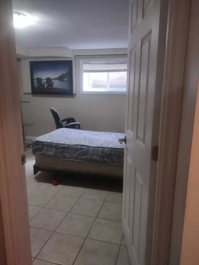 Two bedroom basement apartment - Photo 5