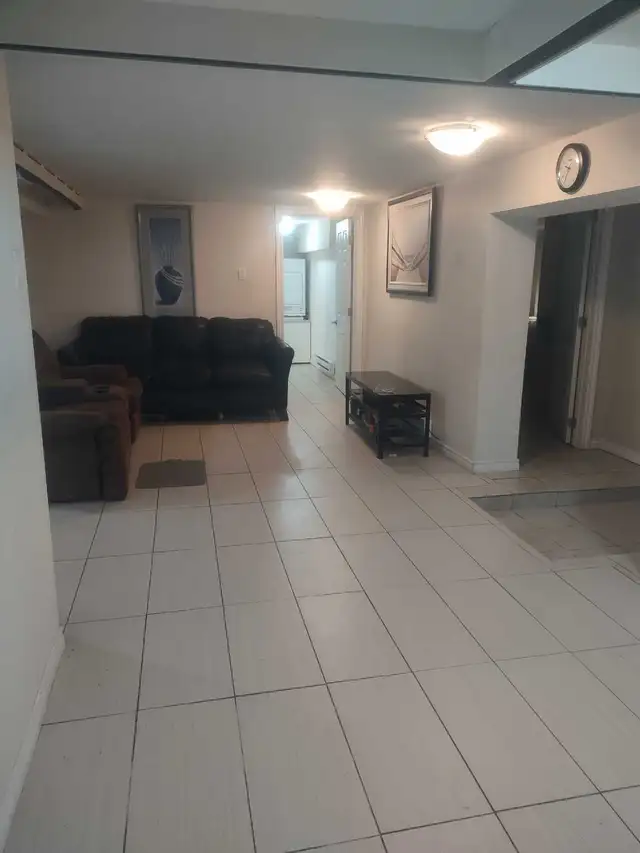 Two bedroom basement apartment - Photo 8