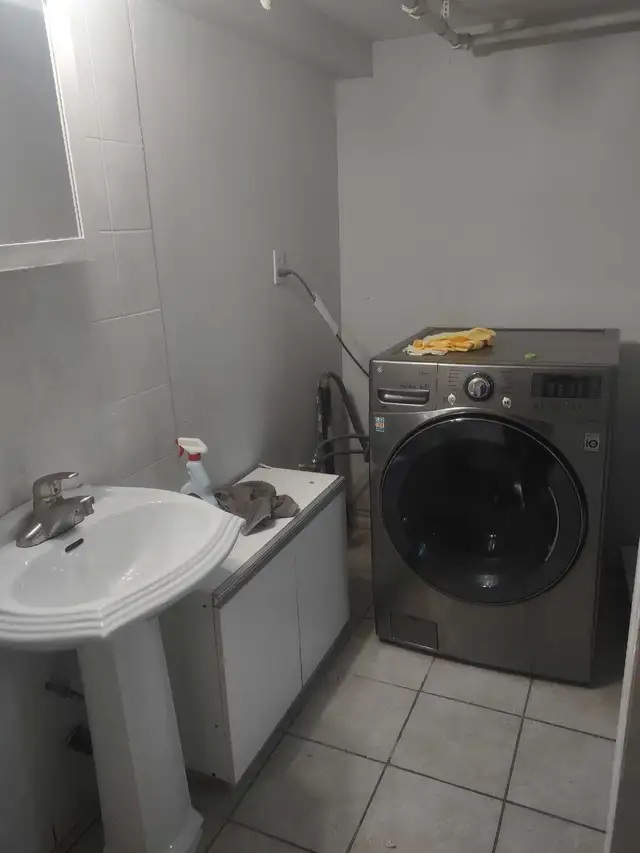 Two bedroom basement apartment - Photo 9