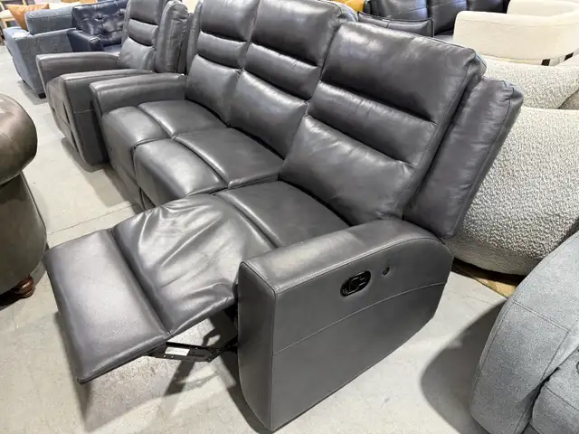 Grey leather manual reclining sofa - Photo 2