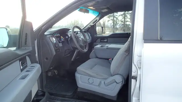 2014 Ford F150 XLT 4x4 - Photo 2