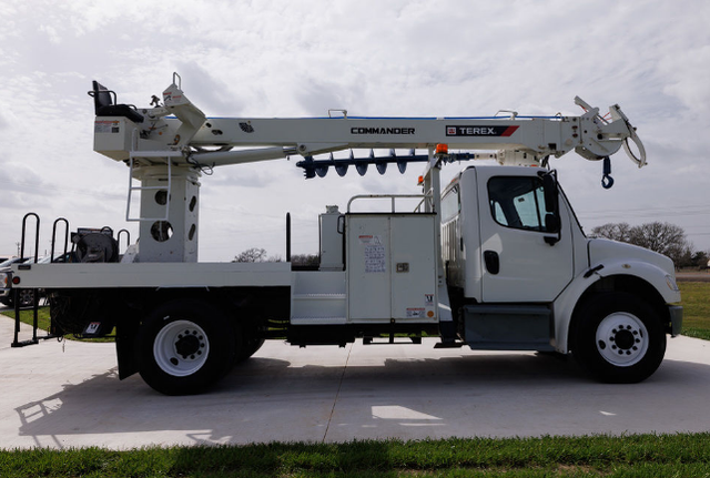 2016 Freightliner M2 Commander 4047 Digger Derrick - Photo 2