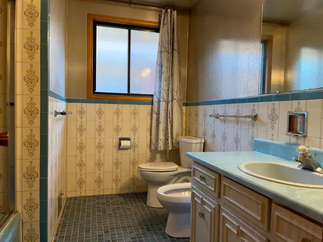 Main floor bedroom, Private bathroom, Yorkdale mall, Subway TTC - Photo 4