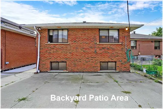 Main floor bedroom, Private bathroom, Yorkdale mall, Subway TTC - Photo 7