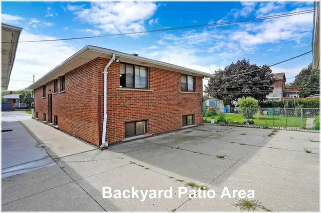 Main floor bedroom, Private bathroom, Yorkdale mall, Subway TTC - Photo 8