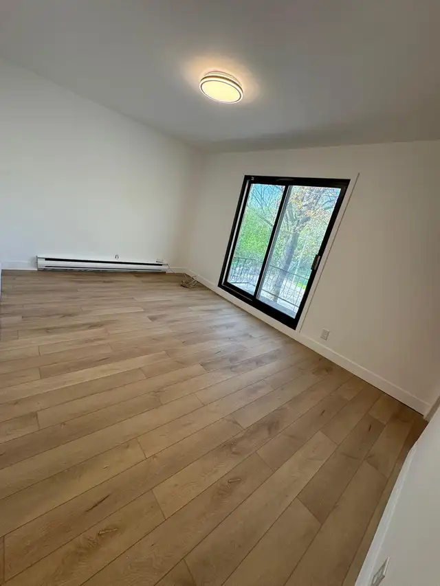 BEAUTIFULLY RENOVATED 2-BEDROOM | AHUNTSIC - Photo 2