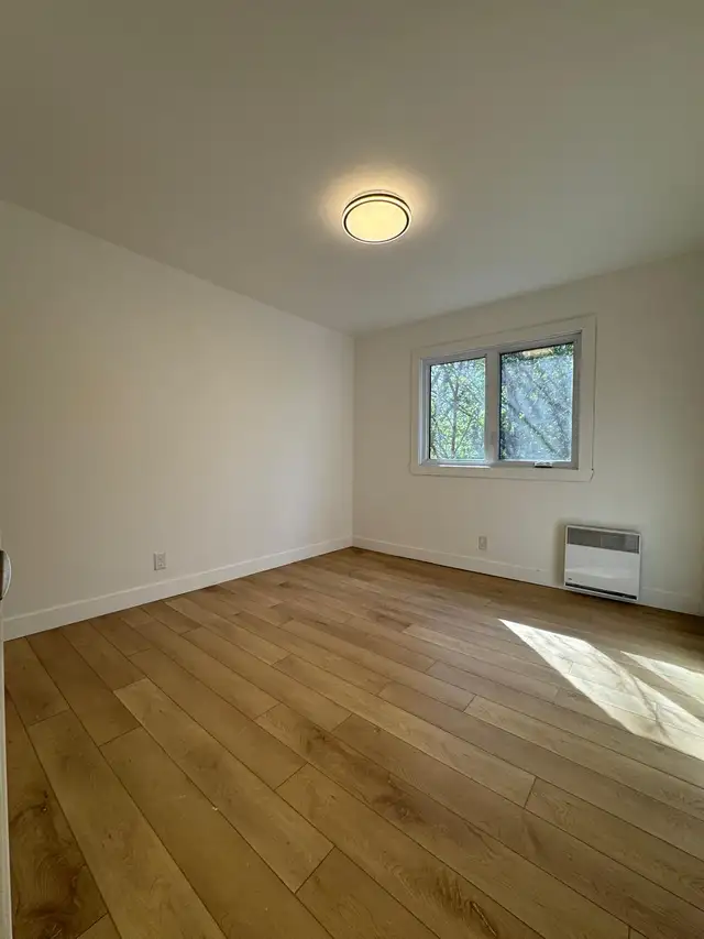 BEAUTIFULLY RENOVATED 2-BEDROOM | AHUNTSIC - Photo 4