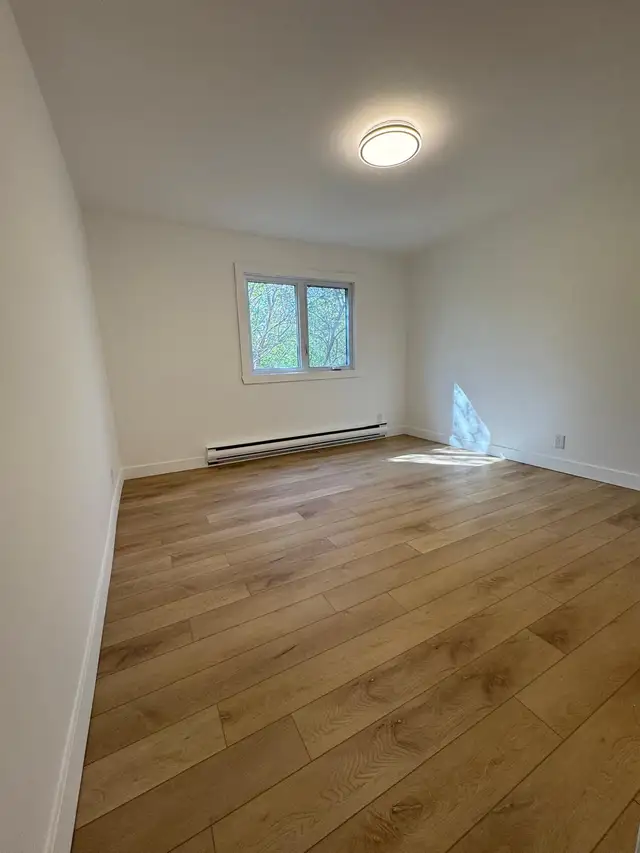 BEAUTIFULLY RENOVATED 2-BEDROOM | AHUNTSIC - Photo 5