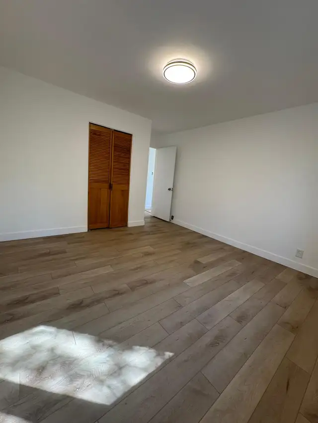 BEAUTIFULLY RENOVATED 2-BEDROOM | AHUNTSIC - Photo 6