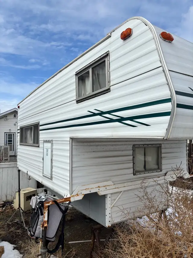 8.Ft 2003 vanguard Truck camper - Photo 2