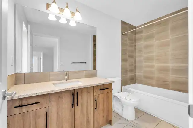 3-bedroom, 2.5 baths, Double attached Garage Corner House in NE - Photo 7