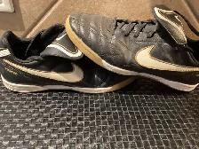 Nike soccer shoe size 6