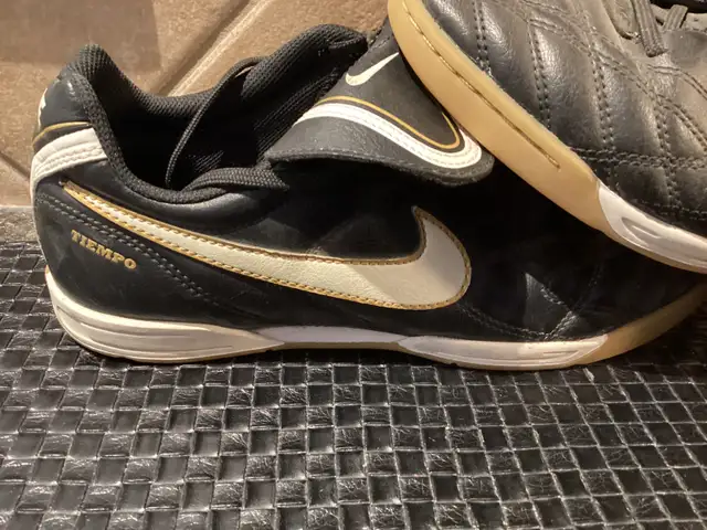 Nike soccer shoe size 6 - Photo 3