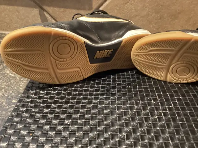 Nike soccer shoe size 6 - Photo 4