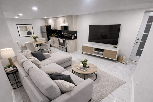 Modern 2 Bed   Den Basement Apartment (BRAND NEW RENOVATED)