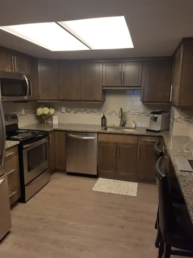 WESTSIDE - 3 BEDROOM CONDO - JUNE 1ST - Photo 2