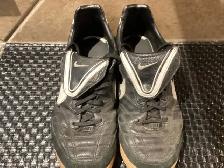 Nike Soccer Indoor Soccer Shoes Size 7