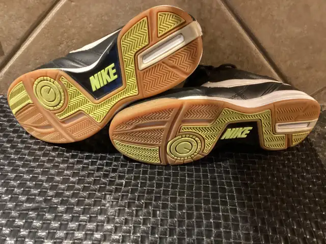 Nike Soccer Indoor Soccer Shoes Size 7 - Photo 3
