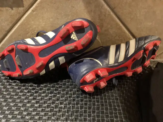 Adidas soccer cleats with shinguards - Photo 2