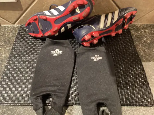 Adidas soccer cleats with shinguards - Photo 3