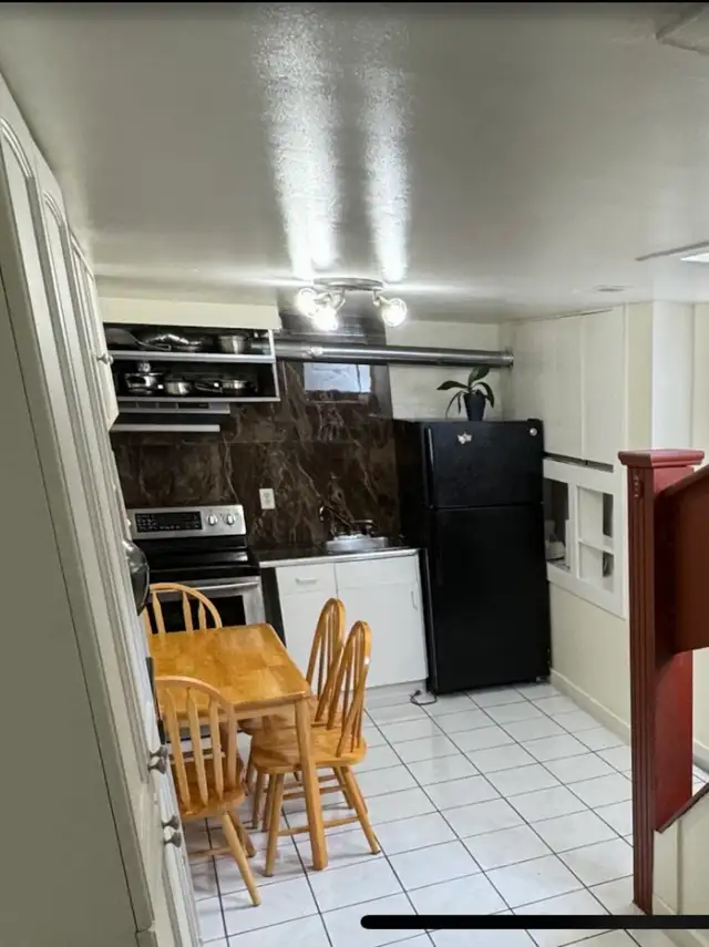 Furnished large bright room Single male $890 m all utilities - Photo 6