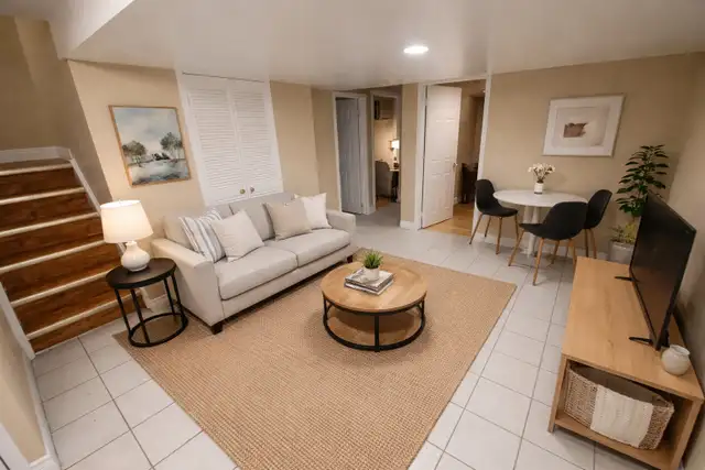 $1,599 2 Bed 1 Bath HUGE Basement Apartment (Big Living Room)